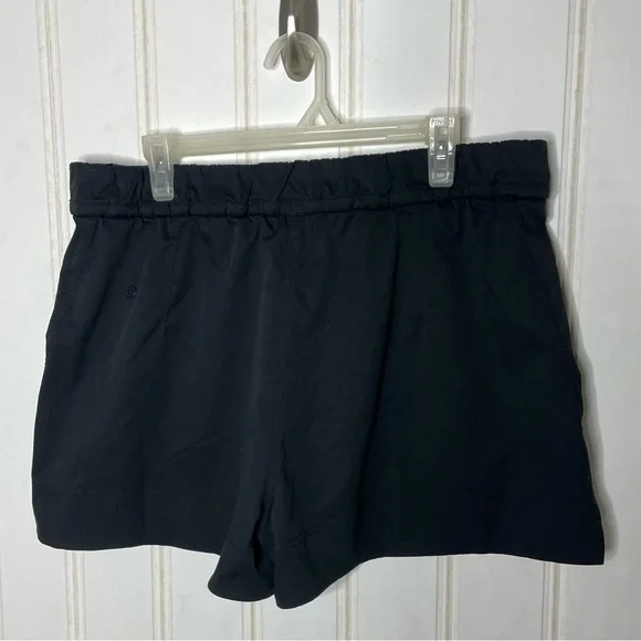 Lululemon Cinchable Black Shorts Sz XL 640 - Picture 6 of 8